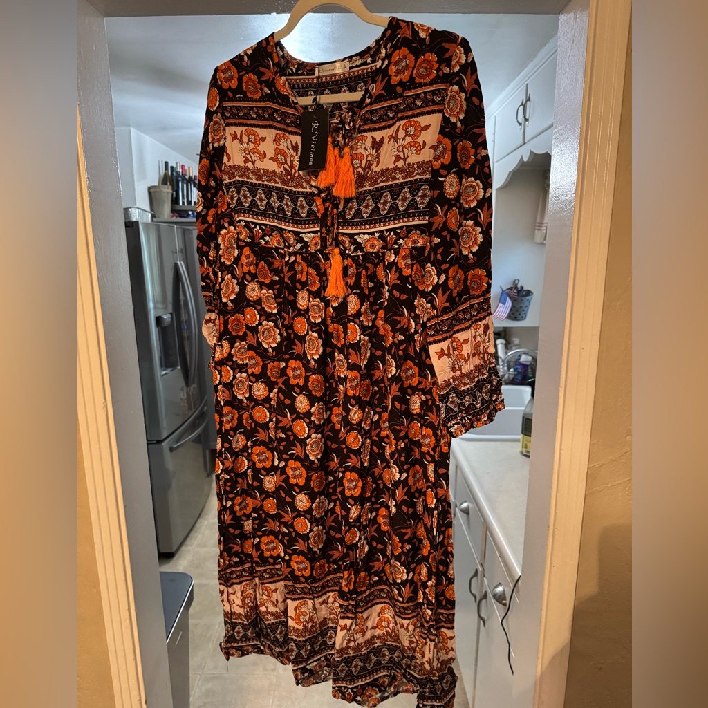 To The Knee Dress New With Tags R Vivimos Brand To The Knee Dress New With Tags R Vivimos Brand